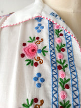 Load image into Gallery viewer, 1960s - Precious Hungarian Embroidery Blouse - W27/31 (68/80cm)