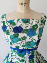 Load image into Gallery viewer, 1950s - Spectacular Artistic Leaves Print Linen Dress - W27.5 (70cm)