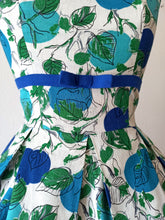 Load image into Gallery viewer, 1950s - Spectacular Artistic Leaves Print Linen Dress - W27.5 (70cm)