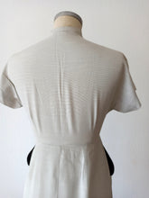 Load image into Gallery viewer, 1940s 1950s - REMBRANDT, USA - Stunning Dress - W26 (66cm)