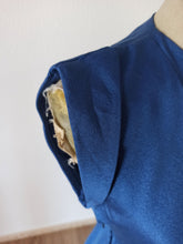 Laden Sie das Bild in den Galerie-Viewer, 1940s 1950s - Stunning Royal Blue Cotton Dress - W27 (68cm)