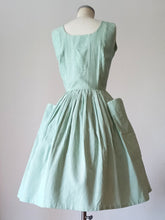 Charger l'image dans la galerie, 1950s - FLEISCHMAN, USA - Adorable Green Stripes Dress - W26 (66cm)
