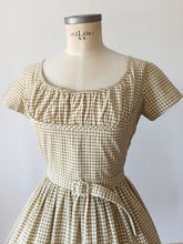 Charger l'image dans la galerie, 1950s - Adorable Cotton Vichy Belted Dress - W27 (68cm)