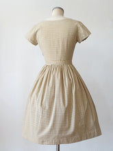 Charger l'image dans la galerie, 1950s - Adorable Cotton Vichy Belted Dress - W27 (68cm)