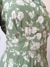 Charger l'image dans la galerie, 1940s - Charming Fern Green Rayon Dress - W30 (76cm)