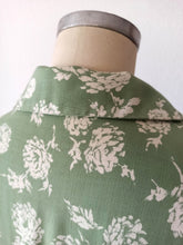 Charger l'image dans la galerie, 1940s - Charming Fern Green Rayon Dress - W30 (76cm)