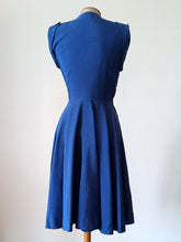 Laden Sie das Bild in den Galerie-Viewer, 1940s 1950s - Stunning Royal Blue Cotton Dress - W27 (68cm)