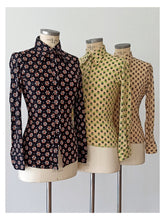 Cargar imagen en el visor de la galería, 1960s - JOBLOT x 3 DEADSTOCK PRINTED BLOUSES