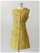 Laden Sie das Bild in den Galerie-Viewer, 1960s - JOBLOT x 9 DEADSTOCK PRINTED COTTON DRESSES