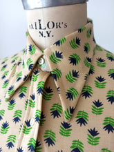 Cargar imagen en el visor de la galería, 1960s - JOBLOT x 3 DEADSTOCK PRINTED BLOUSES