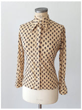 Cargar imagen en el visor de la galería, 1960s - JOBLOT x 3 DEADSTOCK PRINTED BLOUSES