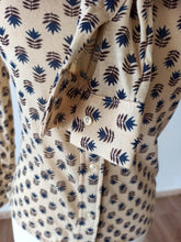Cargar imagen en el visor de la galería, 1960s - JOBLOT x 3 DEADSTOCK PRINTED BLOUSES