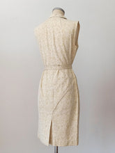 Laden Sie das Bild in den Galerie-Viewer, 1950s 1960s - Elegant Textured Cotton Belted Dress - W27.5 (70cm)