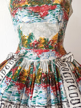 Laden Sie das Bild in den Galerie-Viewer, 1950s - Outstanding Novelty Print Cotton Dress - W28.5 (72cm)