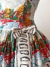 Laden Sie das Bild in den Galerie-Viewer, 1950s - Outstanding Novelty Print Cotton Dress - W28.5 (72cm)
