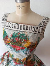 Laden Sie das Bild in den Galerie-Viewer, 1950s - Outstanding Novelty Print Cotton Dress - W28.5 (72cm)
