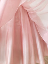 Laden Sie das Bild in den Galerie-Viewer, 1950s - Jr THEME, New York - Adorable Pink Prom Dress - W24 (60cm)
