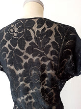 Laden Sie das Bild in den Galerie-Viewer, 1940s - GERMANY - Exquisite Black Lace Dress - W30 (76cm)
