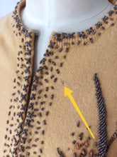 Laden Sie das Bild in den Galerie-Viewer, 1950s - Delightful Beaded Corn Cream Wool Cardigan - Sz S/M