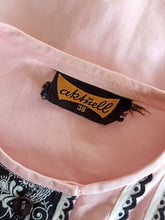 Laden Sie das Bild in den Galerie-Viewer, 1960s - UNWORN - Gorgeous Pink & Black Cotton Blouse - Sz 38