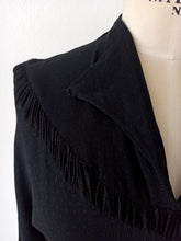 Laden Sie das Bild in den Galerie-Viewer, 1940s - Gorgeous Black Rayon Crepe Dress - W28.5 (72cm)