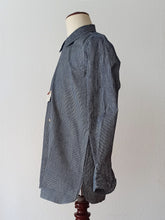 Laden Sie das Bild in den Galerie-Viewer, 1930s 1940s - A. BATALLA, Barcelona - Deadstock Blue Striped Cotton Shirt