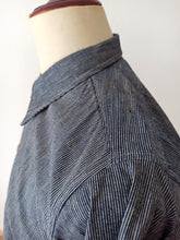 Laden Sie das Bild in den Galerie-Viewer, 1930s 1940s - A. BATALLA, Barcelona - Deadstock Blue Striped Cotton Shirt