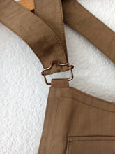 Laden Sie das Bild in den Galerie-Viewer, 1940s - Deadstock Buckle Back Workwear Overalls - Sz Medium