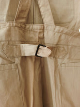 Laden Sie das Bild in den Galerie-Viewer, 1940s - Deadstock Buckle Back Workwear Overalls - Sz Medium