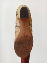 Laden Sie das Bild in den Galerie-Viewer, 1940s 1950s - Fabulous Faux Snake Leather Pumps