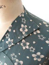Charger l'image dans la galerie, 1940s - Glorious Teal Blue Floral Rayon Dress - W29 (74cm)