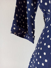 Charger l'image dans la galerie, 1940s 1950s - Gorgeous Blue Dotted Rayon Dress - W31.5 (80cm)