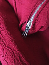 Cargar imagen en el visor de la galería, 1940s - GERMANY - Exquisite Burgundy Red Textured Crepe Dress - W31.5 (80cm)
