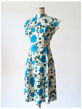 Load image into Gallery viewer, 1950s - Stunning Blue Roseprint Dress - W31 (78cm)