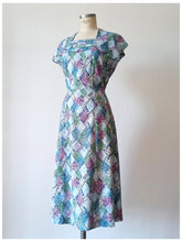 Cargar imagen en el visor de la galería, 1940s - L.D.D.B - Precious Mosaic Print Cotton Dress - W30 (76cm)