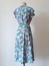 Cargar imagen en el visor de la galería, 1940s - L.D.D.B - Precious Mosaic Print Cotton Dress - W30 (76cm)
