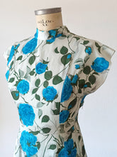 Load image into Gallery viewer, 1950s - Stunning Blue Roseprint Dress - W31 (78cm)