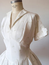 Load image into Gallery viewer, 1950s - Outstanding Beauty Lips Print Cotton Dress - W30 (76cm)