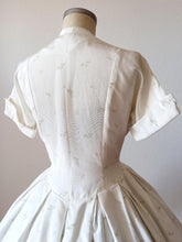 Load image into Gallery viewer, 1950s - Outstanding Beauty Lips Print Cotton Dress - W30 (76cm)