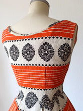Load image into Gallery viewer, 1950s 1960s - Gorgeous Textured Cotton Dress - W25 (64cm)