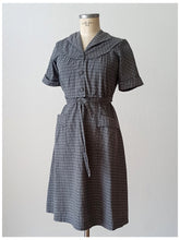 Load image into Gallery viewer, 1940s - LA LOUVE OR, France - Cute Checked Cotton Dress - W31.5 (80cm)