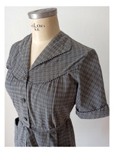 Load image into Gallery viewer, 1940s - LA LOUVE OR, France - Cute Checked Cotton Dress - W31.5 (80cm)