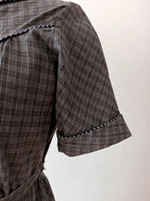Load image into Gallery viewer, 1940s - LA LOUVE OR, France - Cute Checked Cotton Dress - W31.5 (80cm)