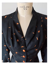 Charger l'image dans la galerie, 1940s 1950s - Exquisite New Look Swallows Silk Jacket - W28.5 (72cm)