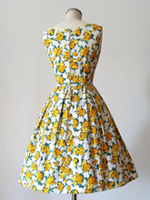 Load image into Gallery viewer, 1950s - FRANCE - Adorable Yellow Roseprint Cotton Dress - W27 (68cm)
