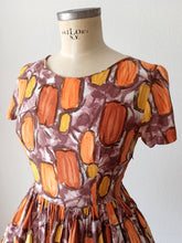 Load image into Gallery viewer, 1950s 1960s - Stunning Abstract Rayon Dress - W28.5 (72cm)
