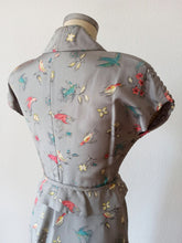 Load image into Gallery viewer, 1930s - MODELL, Germany - Outstanding Trapunto Birds Silk Dress - W26 (66cm)