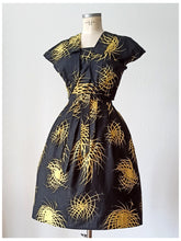 Cargar imagen en el visor de la galería, 1950s - FRANCE - Spectacular Bolero Dress - W28.5 (72cm)