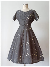 Cargar imagen en el visor de la galería, 1940s 1950s - PLUTZER PRIZE WINNER, USA - Exquisite Dress - W31 (78cm)