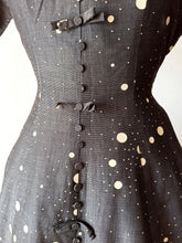 Cargar imagen en el visor de la galería, 1940s 1950s - PLUTZER PRIZE WINNER, USA - Exquisite Dress - W31 (78cm)
